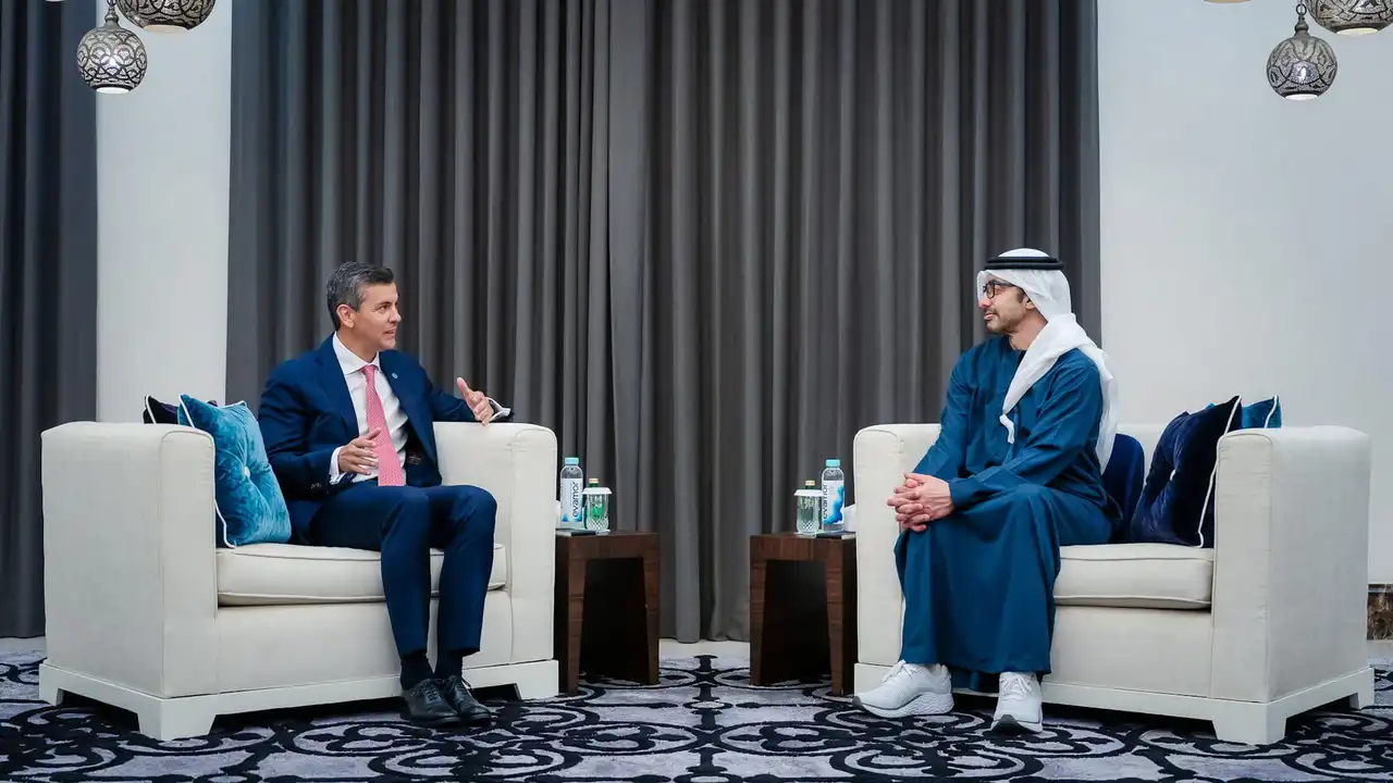 الإمارات والباراغواي.. عبدالله بن زايد يبحث سبل تعزيز الاستثمار والتعاون المشترك بين البلدين